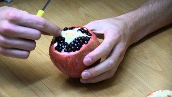 How To Cut And Open A Pomegranate
